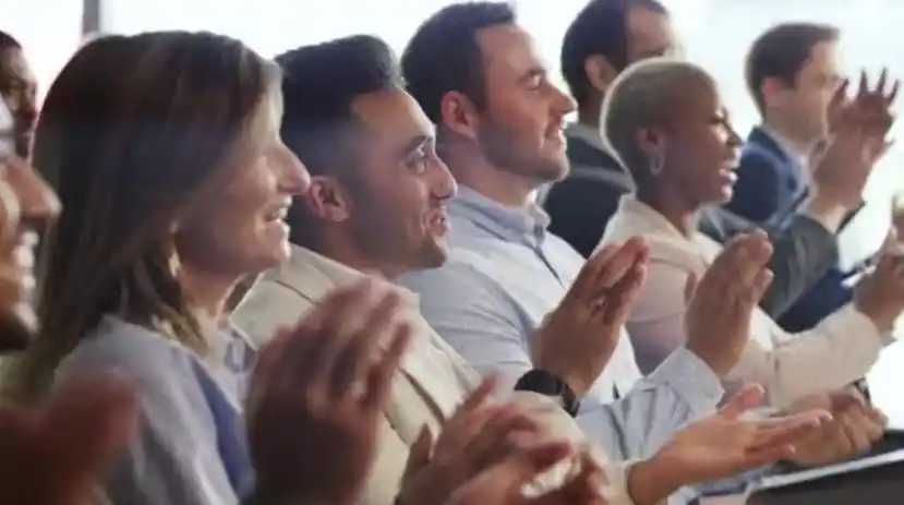 audience clapping