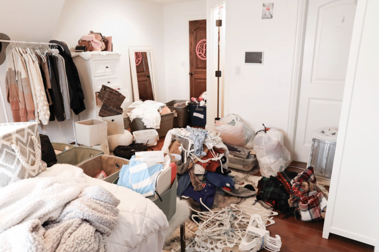The Mental Health Benefits of Decluttering Your Living Space: Spring Cleaning for Clarity and Stress Relief
