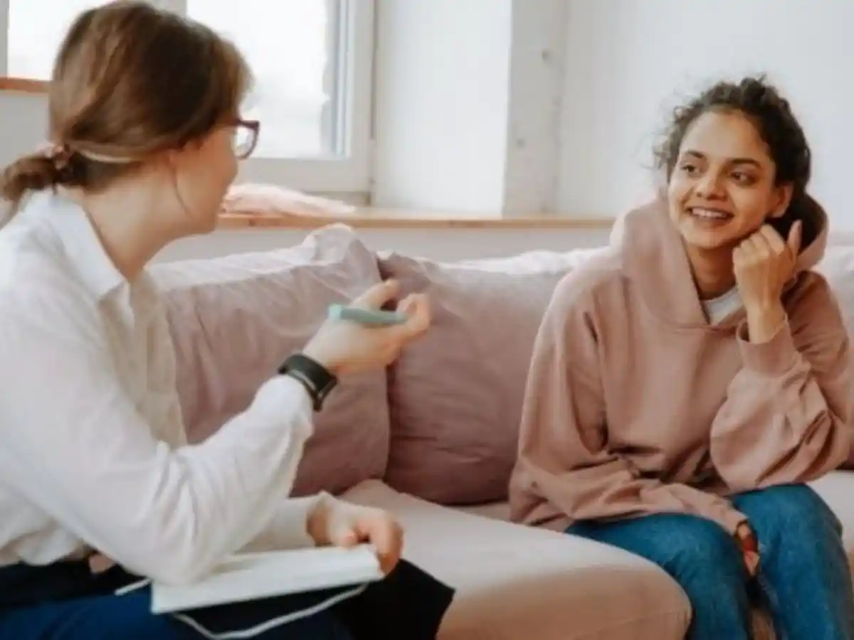 child with therapist on couch